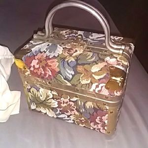 Delill vintage cosmetic train box/ purse